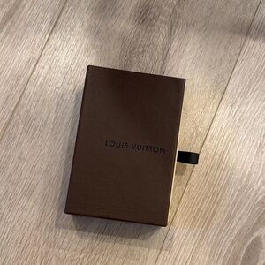 Louis Vuitton Elegant Brown Key & Card Holder